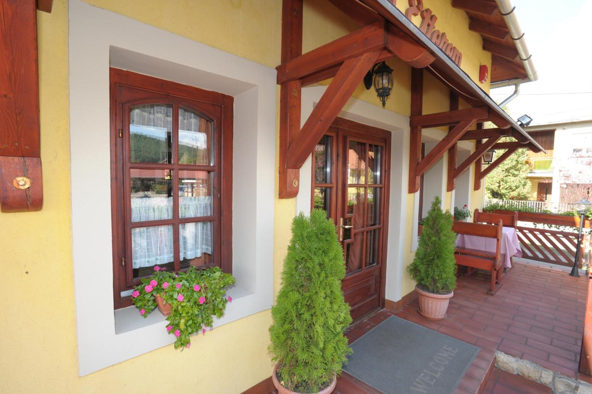 Forrás Fogadó Bukkszek Exterior foto