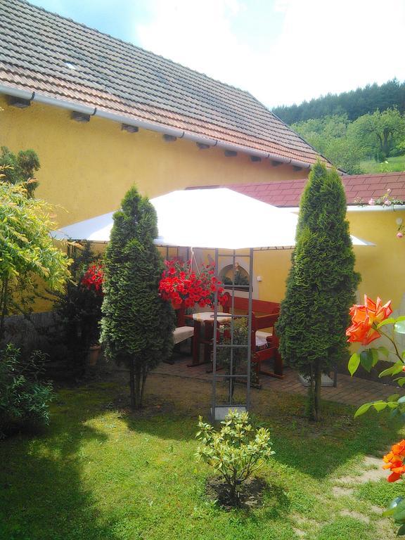 Forrás Fogadó Bukkszek Exterior foto