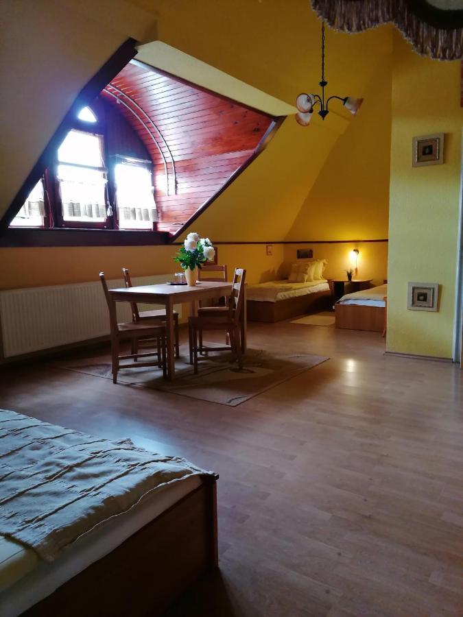 Forrás Fogadó Bukkszek Exterior foto